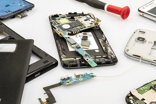 iPhone or Android phone repairer